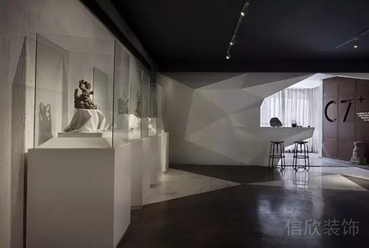 產品展示區(qū)玻璃柜裝修